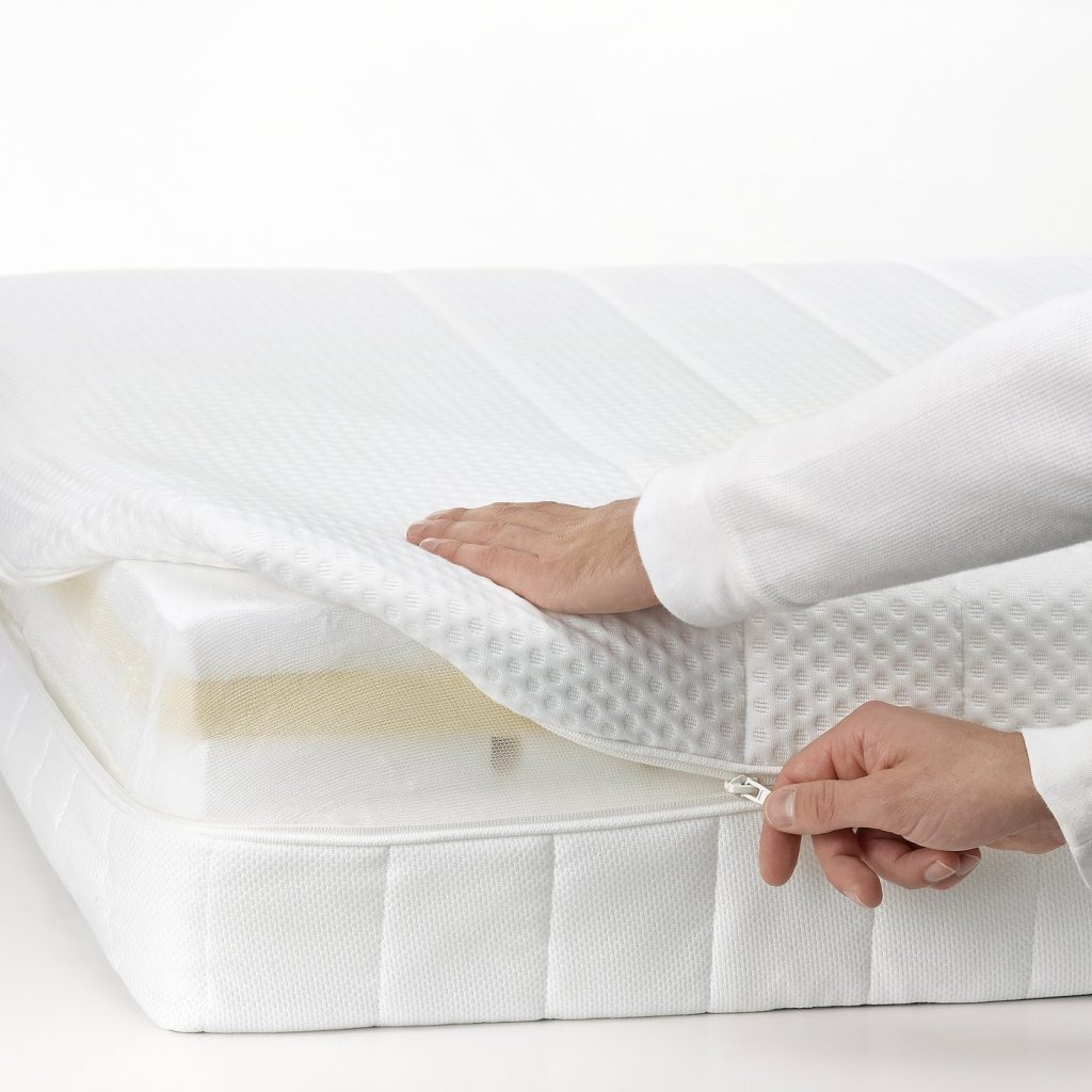 IKEA Åkrehamn, funda abierta con cremallera sobre la espuma