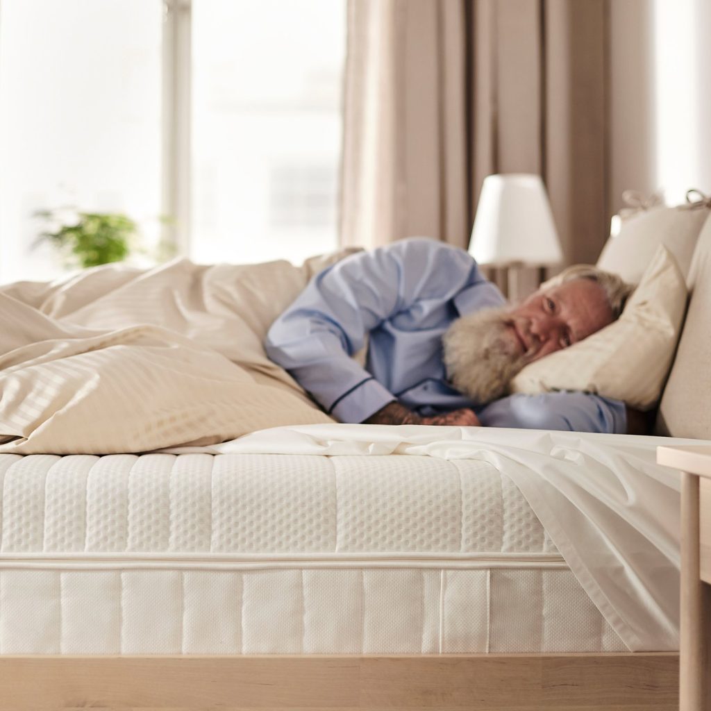 IKEA Ånneland, persona durmiendo sobre el colchón