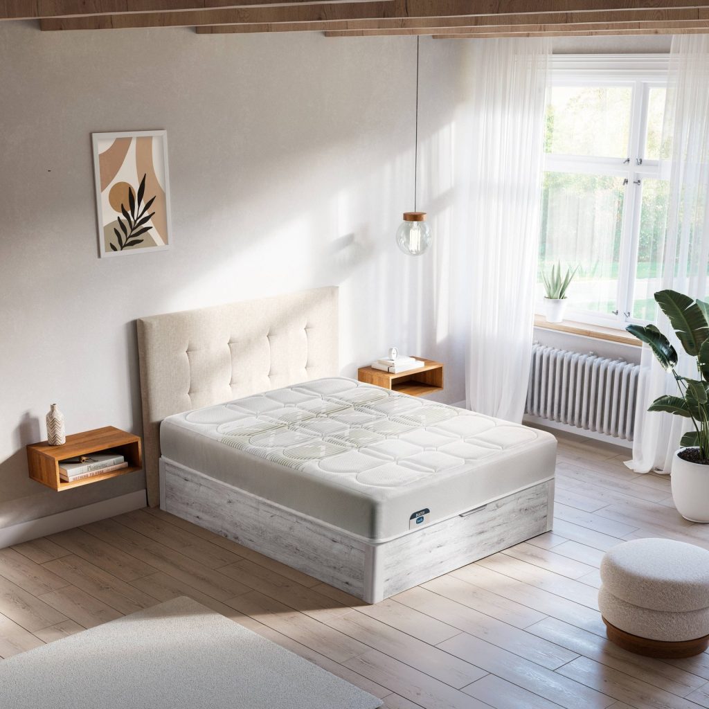 Bultex Máxima sobre un canapé en un dormitorio