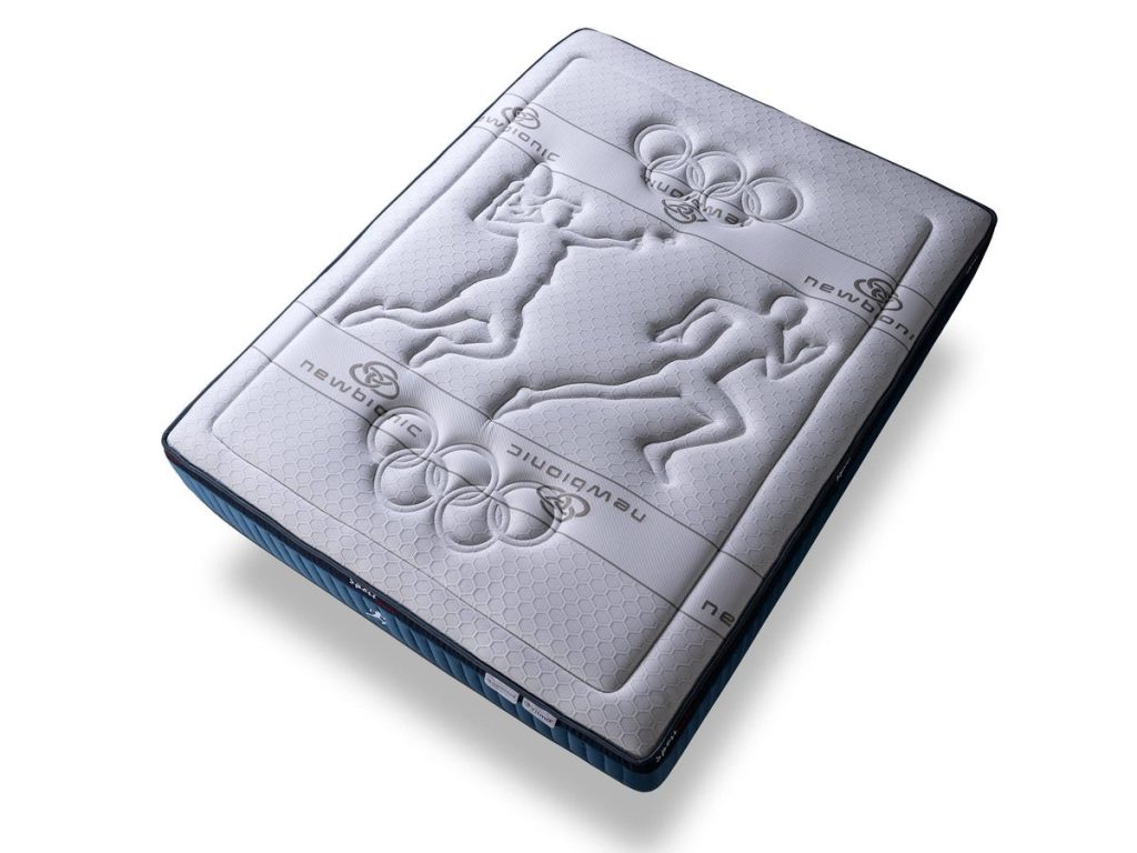 Dormideo Sport Ionic New visto desde arriba con el bordado deportivo
