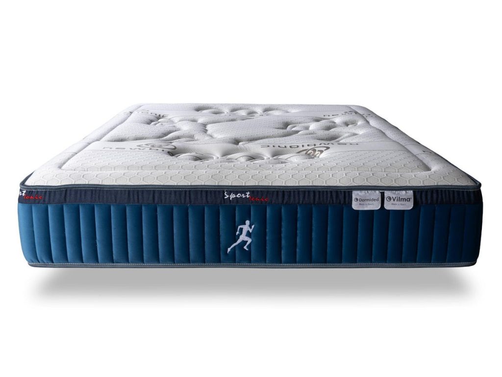 Dormideo Sport Ionic New sobre una cama en un dormitorio