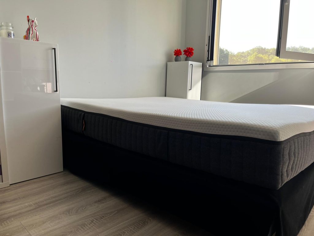 Colchón Emma Original en nuestra prueba, sobre la cama del dormitorio