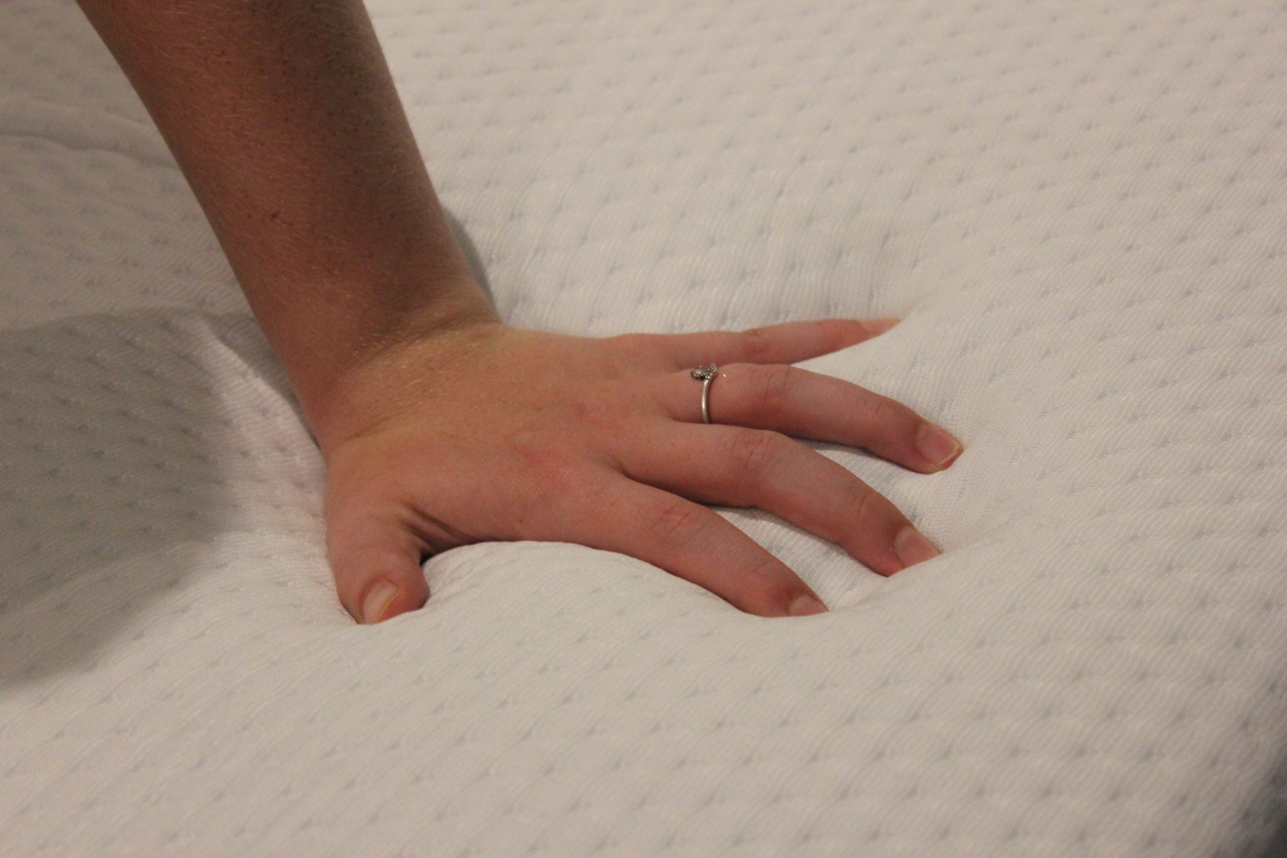 Prueba de presión con la mano sobre la funda del Emma Original