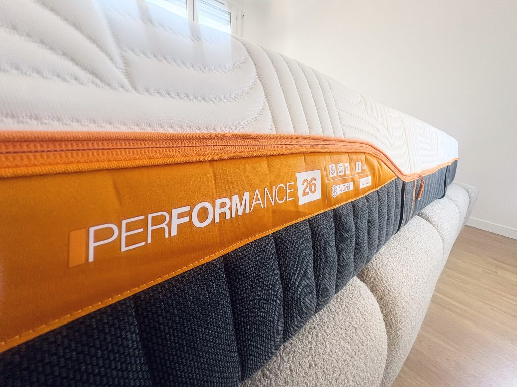Panel lateral naranja Performance 26 del colchón que probamos