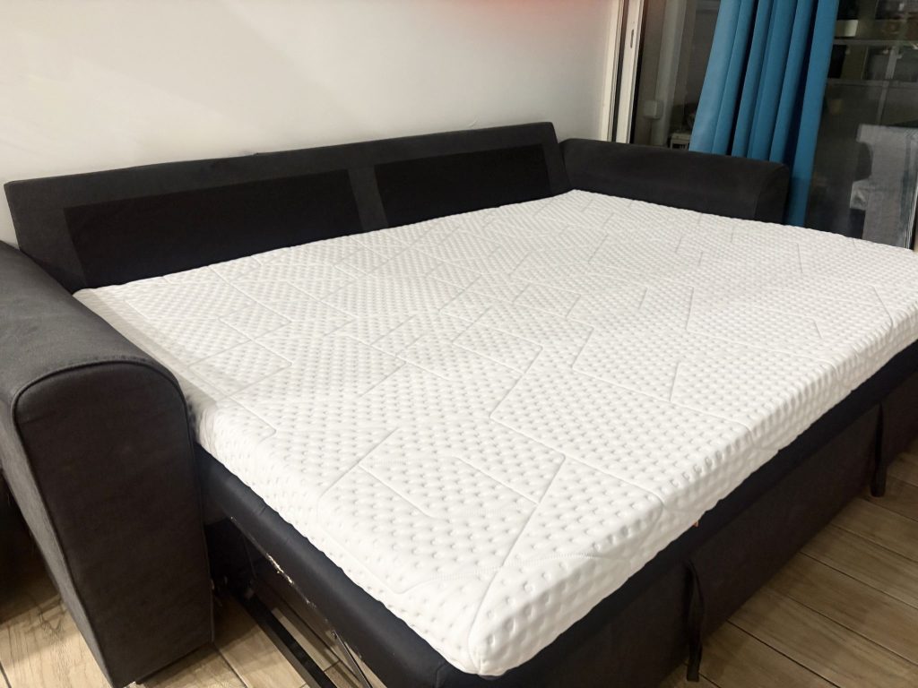Topper Emma Original Pro en nuestra prueba, sobre un sofá cama abierto