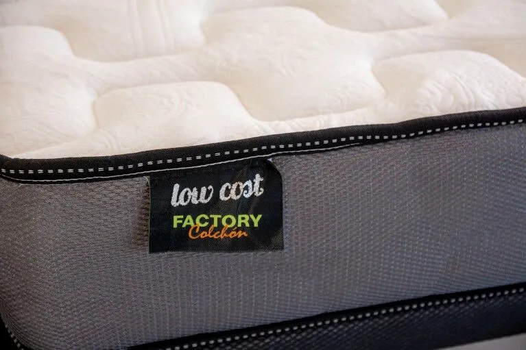 Factory Colchón Viscolchón LowCost – etiqueta LowCost en la banda lateral