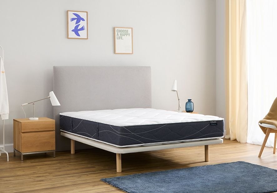 Flex Habana sobre una cama en un dormitorio