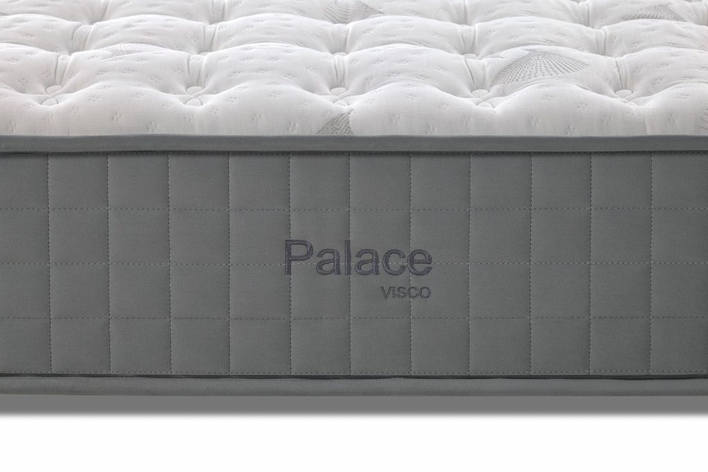 Flex Palace, platabanda lateral con el nombre del modelo bordado