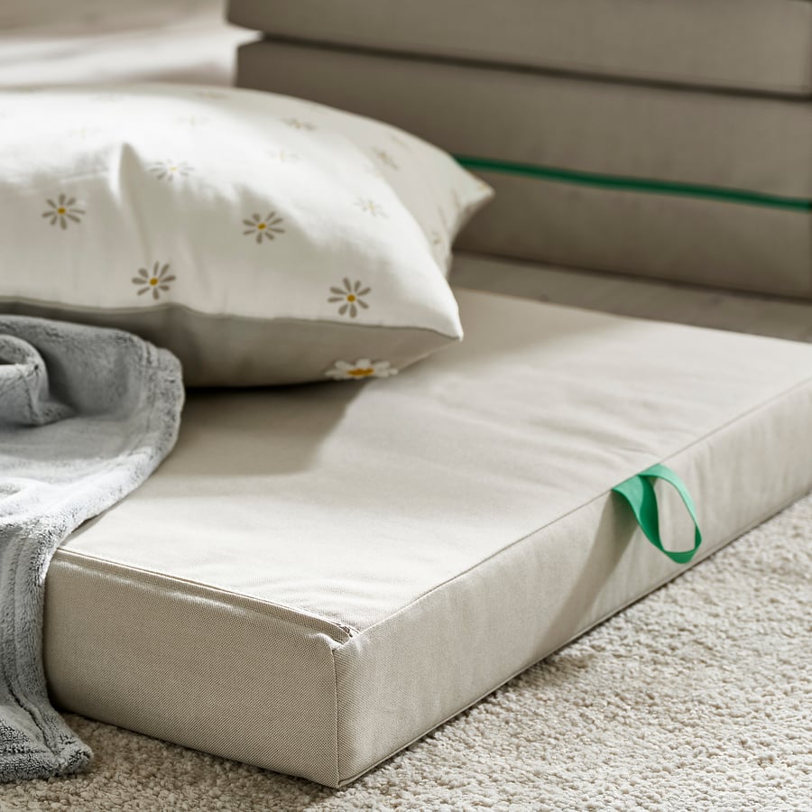 IKEA SLÄKT desplegado, detalle de la tapicería beige con asa verde
