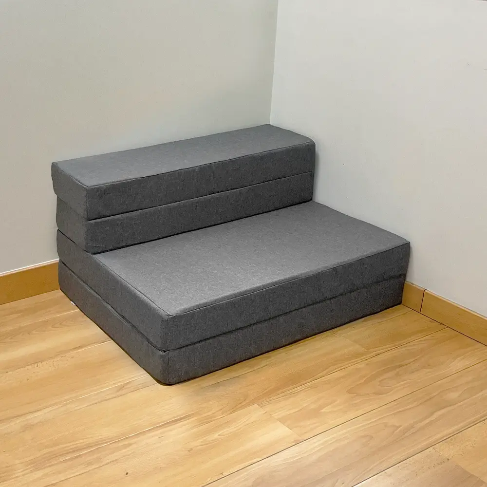 K'Foam Toty de 90 cm montado como sofá en una habitación