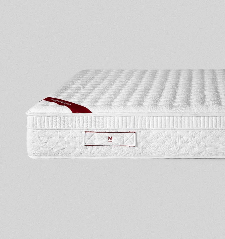 Lateral del colchón Natura Látex de Lo Monaco con el logotipo