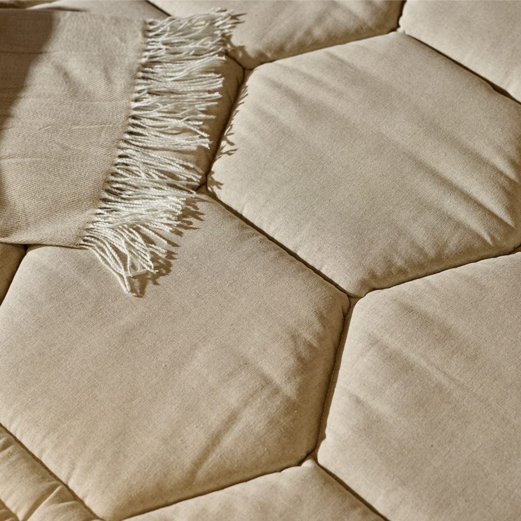 MaxColchón Topper Látex Aspen, detalle del acolchado hexagonal