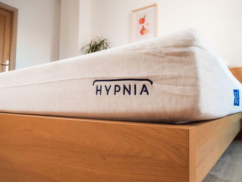 Esquina del Slome Híbrido Original con el logotipo Hypnia bordado