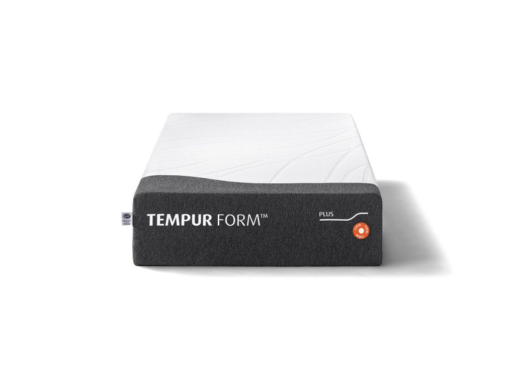 Tempur Form Plus visto de frente con la etiqueta TEMPUR Form