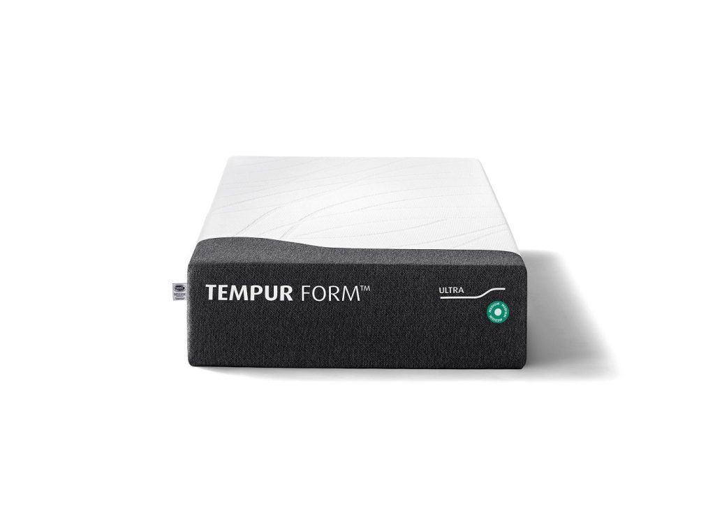 Tempur Form Ultra visto de frente con la etiqueta TEMPUR Form