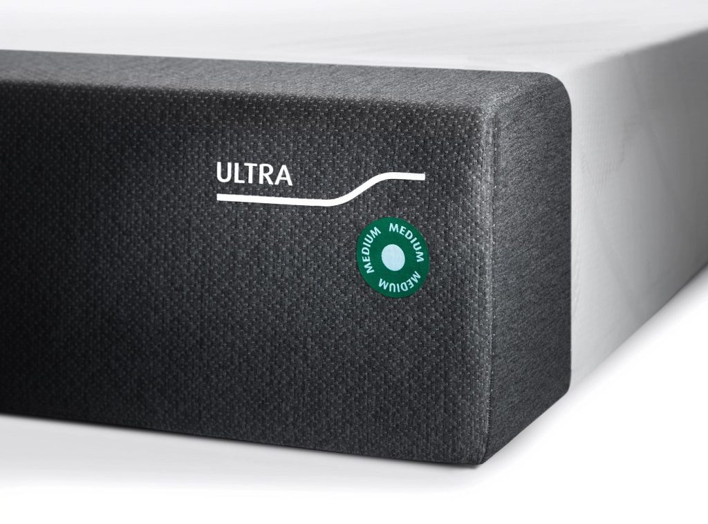 Tempur Form Ultra, detalle de la esquina con el sello de firmeza Medium