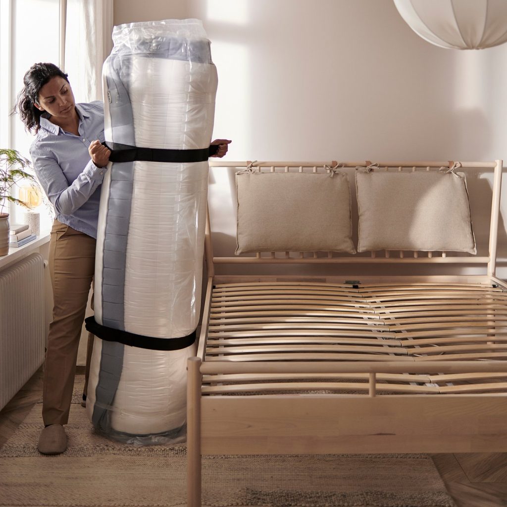 IKEA Valevåg, colchón enrollado antes de abrirlo