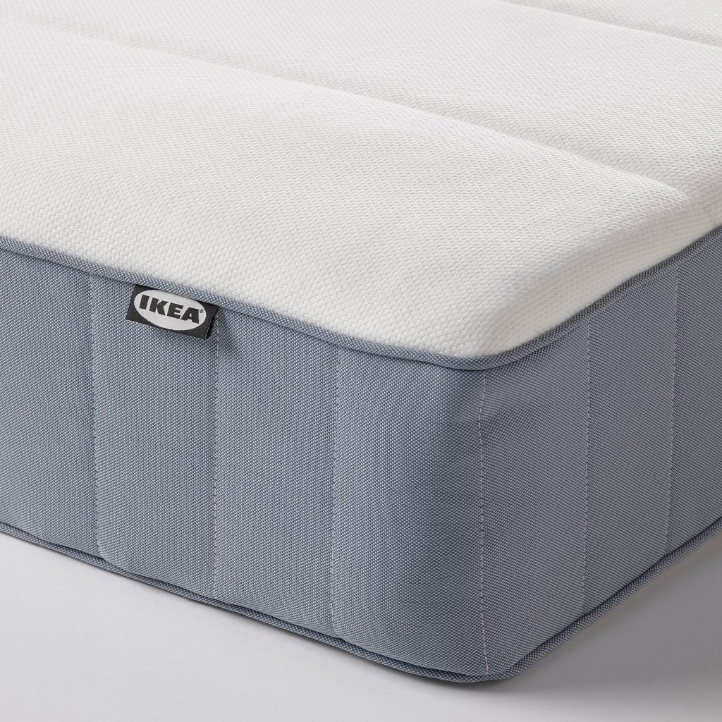 IKEA Vesteröy, detalle del lateral acolchado y la etiqueta