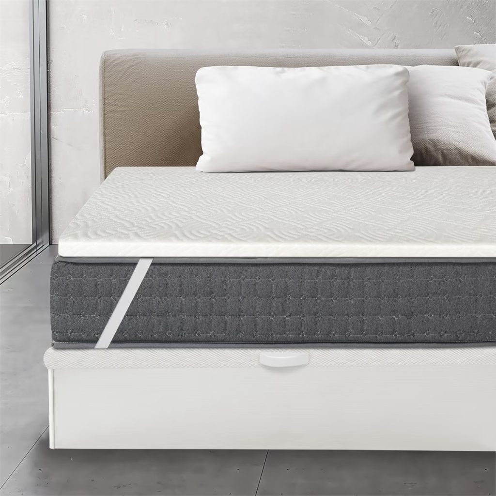 Flex Topper Viscoelástico 3 cm colocado sobre un colchón en un dormitorio