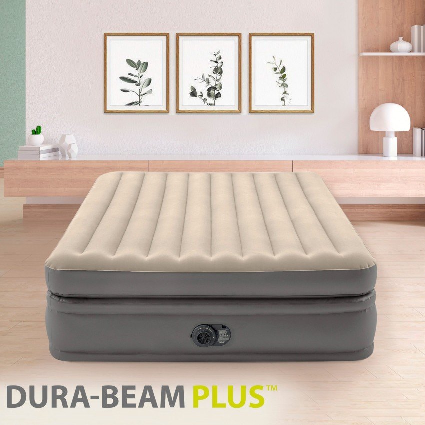Cama hinchable Intex Prime Comfort Elevated montada en un salón
