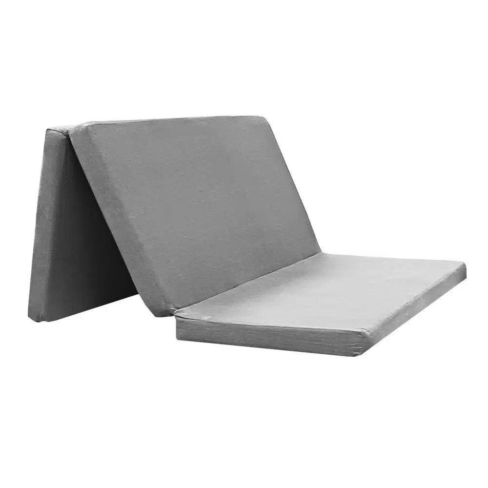 Colchón plegable K'Foam Mini Camper medio desplegado sobre fondo blanco