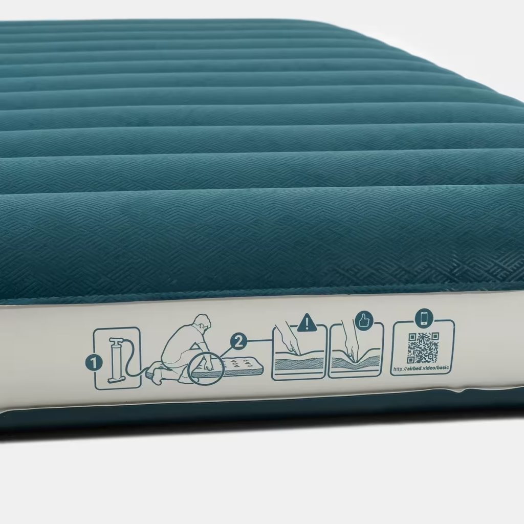 Quechua Air Comfort 140, detalle de los tubos longitudinales y las instrucciones del lateral