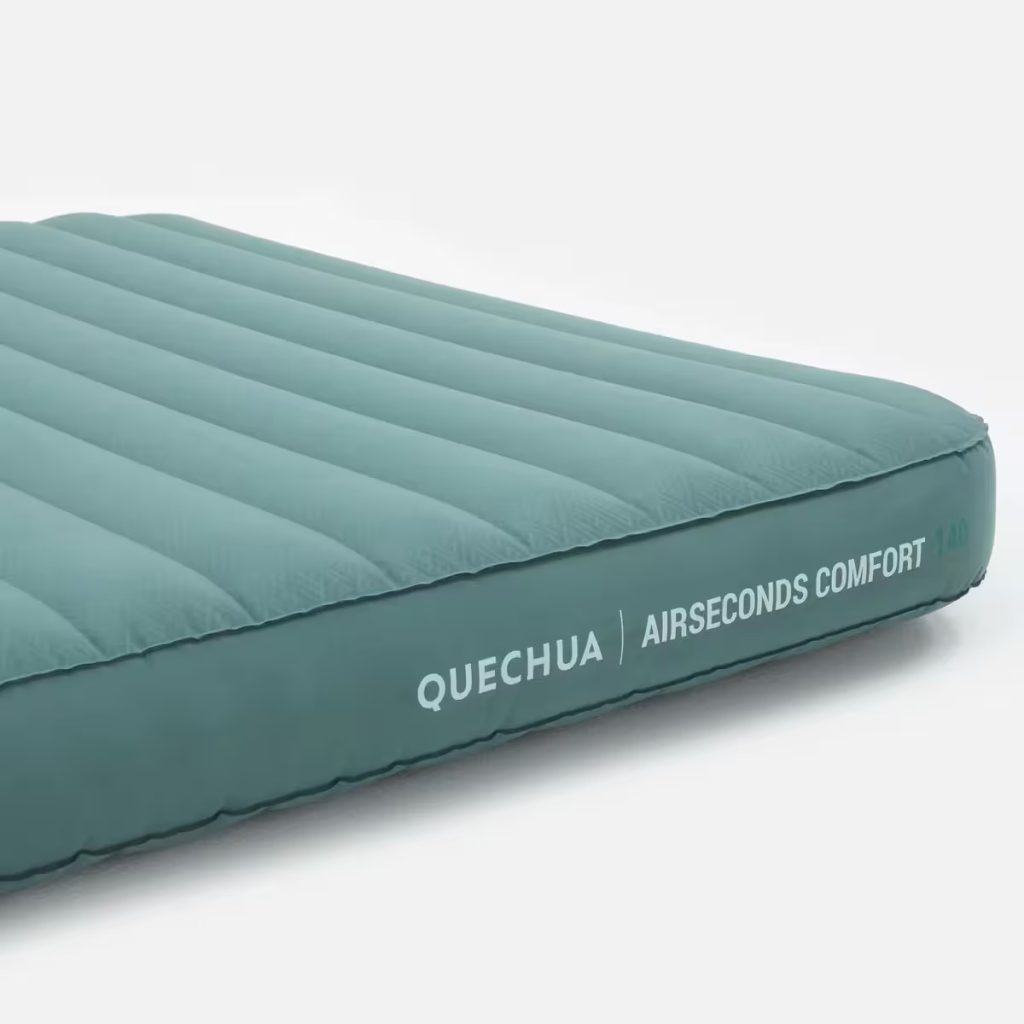 Quechua Air Seconds Comfort, lateral con el logotipo de la gama