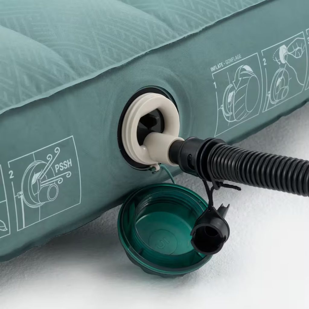 Quechua Air Seconds Comfort, válvula Seconds abierta con el tubo de la bomba