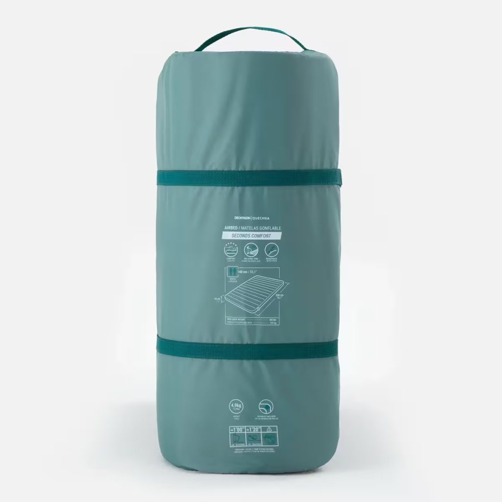 Quechua Air Seconds Comfort enrollado en su funda de transporte