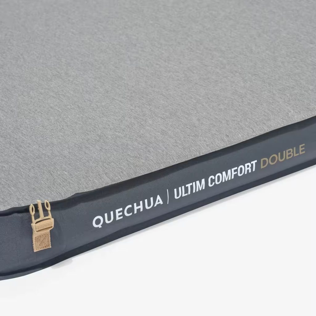Quechua Ultim Comfort Double, esquina con hebilla y logotipo de la gama